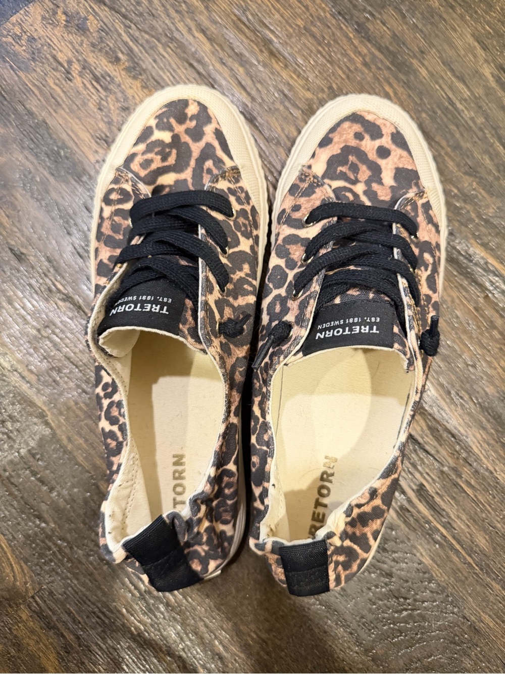 Tretorn Leopard Canvas Low-Top / Slip-On Sneakers Size 8